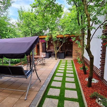 Willa Cozy House With Nice Garden In Heart Of City Center Kluż-Napoka Zewnętrze zdjęcie