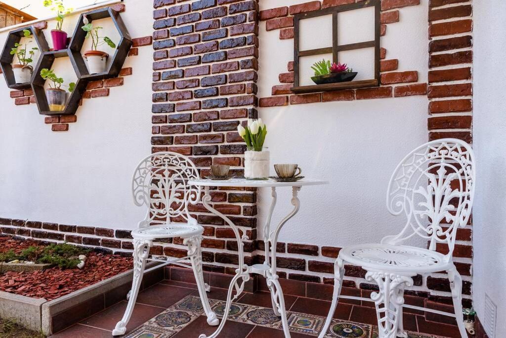Willa Cozy House With Nice Garden In Heart Of City Center Kluż-Napoka Zewnętrze zdjęcie